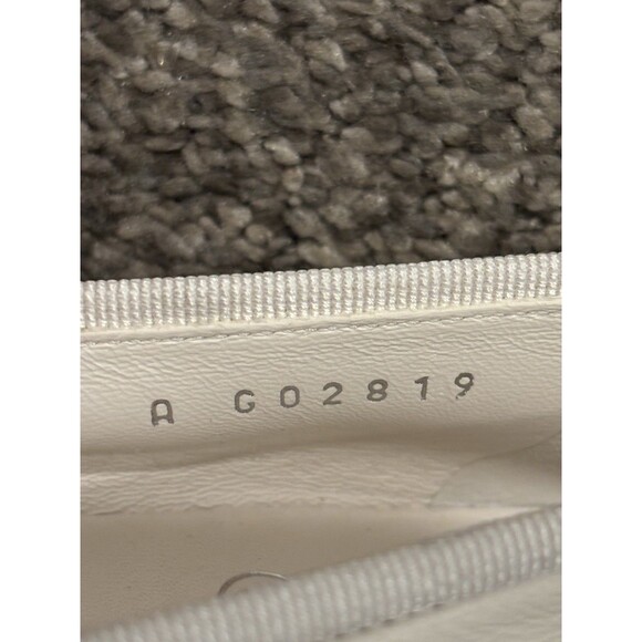 CHANEL WHITE & BLACK TWO TONE LEATHER CC LOGO BALLET FLATS Size 38 US 8 - Picture 10 of 14